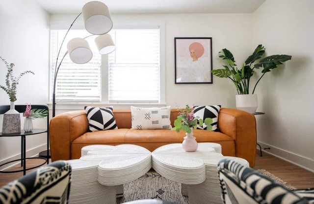 ✰ ZUMA SUITE ✰ Walk to King Street Shops!