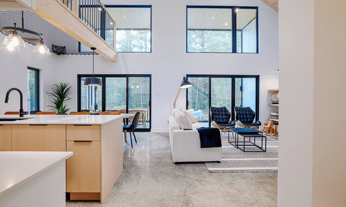 Chertsey Cabina | À 1 hre de Montréal, entouré d'arbres matures, vous trouverez le Chalet Snö !