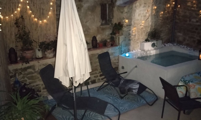 Remoulins Casa | À 5 Minutes de la Rivière et du Club Canoë, Maison de Village