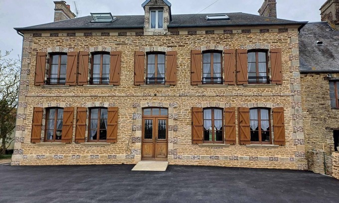 Sainte-Marguerite-d'Elle Otro | à la Campagne en Normandie , Gite Grande Capacité de 12 Personnes