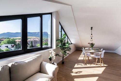 Jaca Apartamento | Ático Alojalia