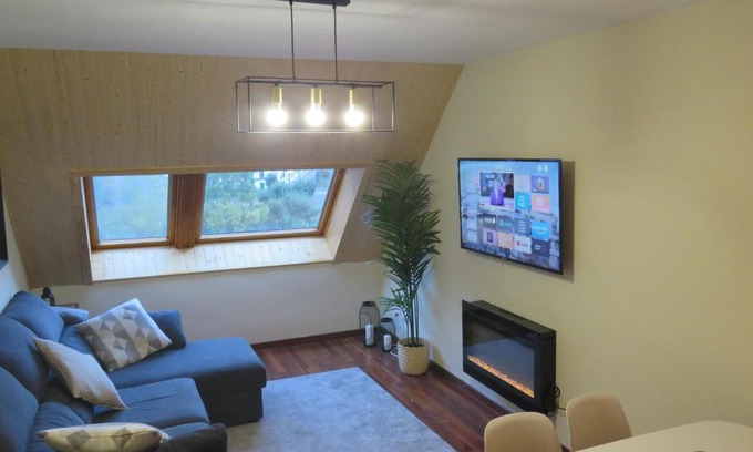 Canfranc-Estacion Apartamento | Ático Dúplex reformado con vistas a la montaña