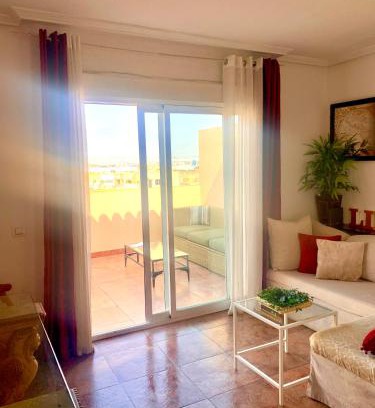 Roquetas de Mar Apartamento | ÁTICO DELUXE entre CENTRO y PLAYA Salinas con TERRAZA, WIFI, PISCINA climatizada, GYM, SAUNA y GARAJE -Smart TV