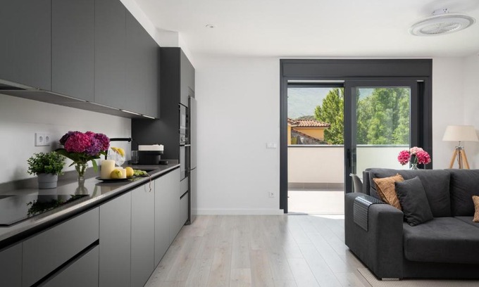 Llanes Apartamento | Ático en Llanes con gran terraza, piscina y pista de paddel