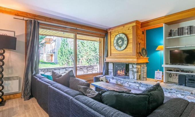 Val-d'Isere Apartamento | Élégant 4 pièces avec terrasse plein Sud, cheminée, parking couvert, au centre proche pistes et commodités - FR-1-694-91
