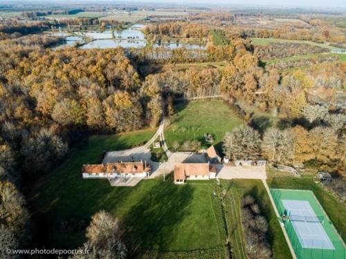 Jouy-le-Potier Casa | Évasion en Sologne : Gîte PMR, Billard, Tennis & Nature Proche Châteaux de la Loire - FR-1-590-420
