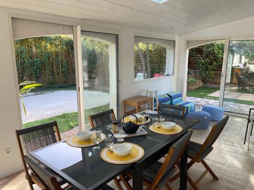 Sanary-sur-Mer Apartamento | Évasion méditerranéenne bas de villa Cath, jardin privé, parking
