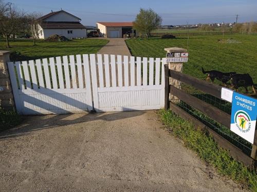 Lantefontaine Cama Y Desayuno | Évasion Tranquille entre Briey et Longuyon - Chambre d'Hôtes sur 5 Hectares - FR-1-584-288