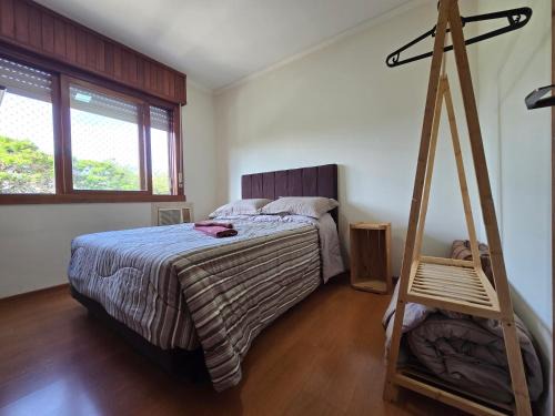 Cidade Baixa Apartamento | Ótima Localização, Confortável e com Garagem
