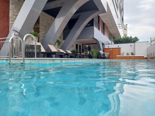 Bombas Apartamento | Ótimo Apto, Jacuzzi aquecida e piscina, pertinho da praia
