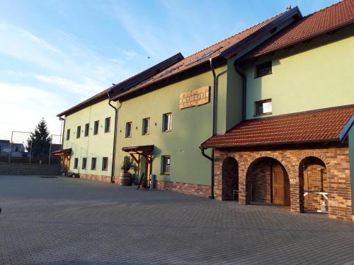 Tvrdonice Casa | Čičina Tvrdonice penzion, restaurace, vinný sklep