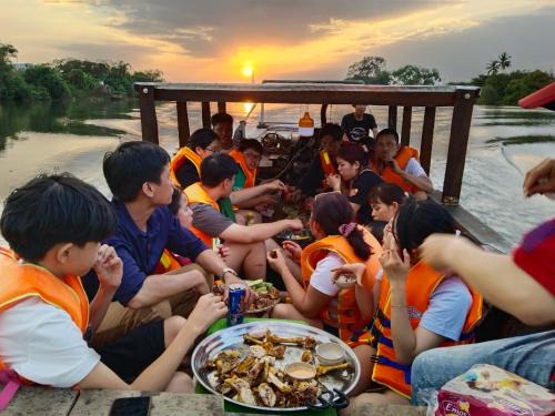 Tan Uyen Town Otro | Điểm Hẹn restaurant, cắm trai, sở thú mini farm, câu cá giải trí
