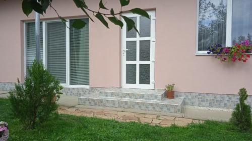 Berehove Casa | Будинок для відпочинку Dana