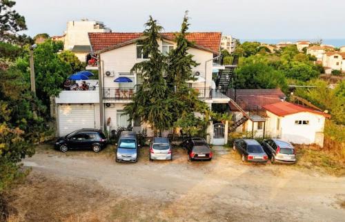 Sinemoretz Casa | вила Лора