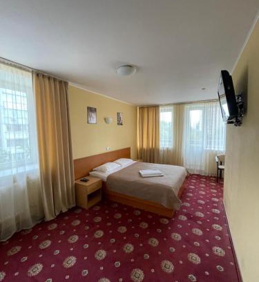 Shevchenkivs'kyi District Hotel | Готель ім Олександра Довженка Ніка