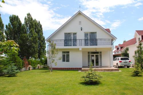 Cholpon-Ata Apartamento | Двухэтажный коттедж с 2 апартаментами на озере