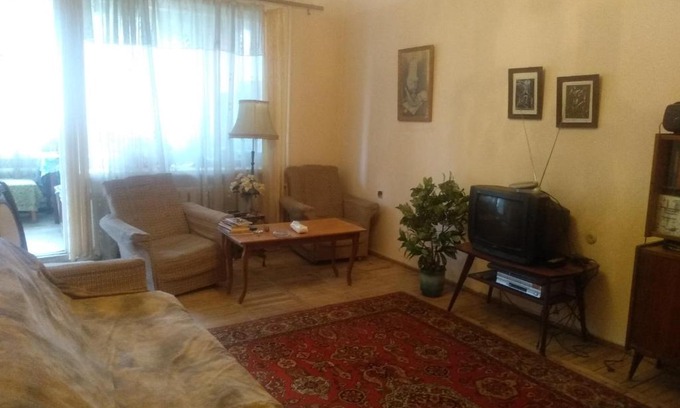 Nor-Nork Casa | Комната в ретро стиле в трехкомнатной квартире с отдельным входом