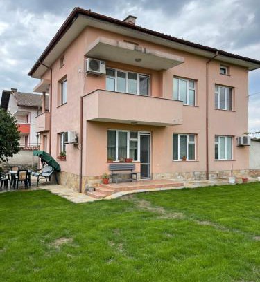 Parvenets Apartamento | Къща Бети самостоятелни апартаменти с двор край Пловдив