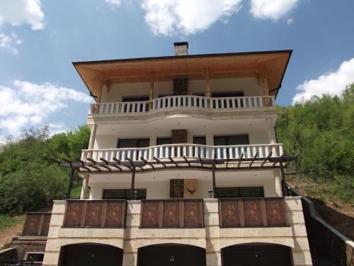 Troyan Casa | Къща за гости ДОБРУДЖАНКА