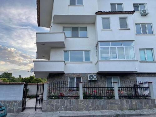 Hisarja Apartamento | ЛАЗАРОВИ