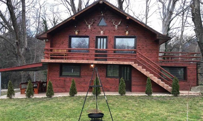 Dupnitsa Villa | Орехите