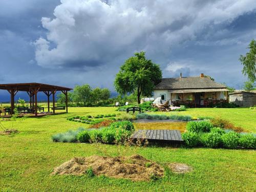 Chernihivs'ka oblast Casa | Садиба на березі річки Снов