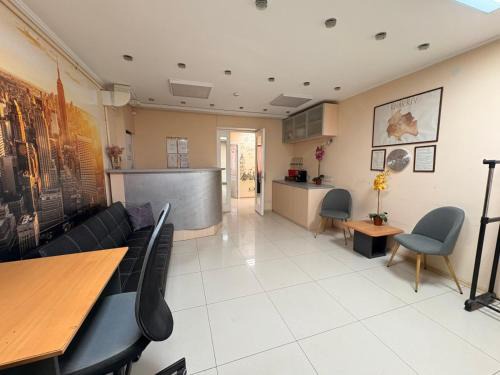 Dzerzhyns'kyi District Apartamento | Хостел на Науки