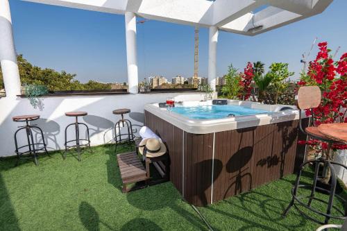 Jaffa Apartamento | הפנטהאוז של תל אביב - דירות סטודיו מהממות ופנטהאוז משגע עם ג'קוזי פרטי!