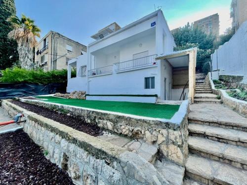 Haifa Apartamento | יחידות אירוח נוף המפרץ