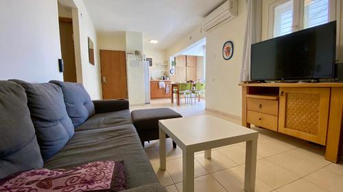 Beersheba Apartamento | נווה במדבר - שופץ ב-2025! צמוד ל BGU וסורוקה - אינטרנט סיבים, Google TV ומיזוג מלא
