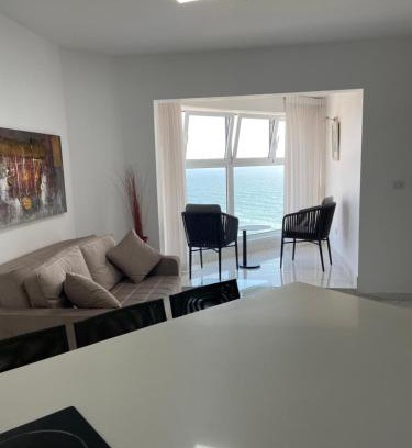 Bat Yam Apartamento | סוויטת אהבה מתוקה על הים-Sweet Love Suite on the sea