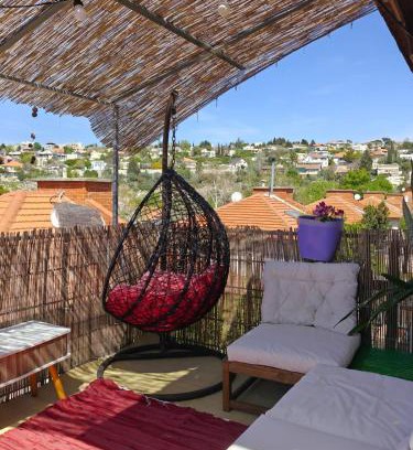 Kfar Vradim Apartamento | צימס - דירת אירוח בגליל עם מרפסת