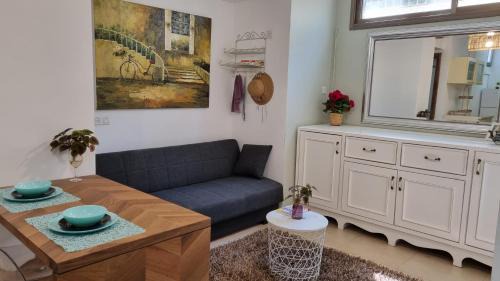 Rehovot Apartamento | שני חדרי שינה, חניה חינם, איזור שקט ויוקרתי,