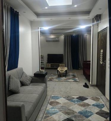 Helwan Apartamento | بفضل الله شقه فندقيه مكيفه ونت وحارس عقار تري النيل