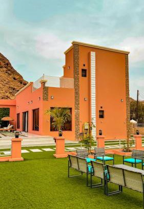 Oman Chalet De Esquí | شاليه البدور