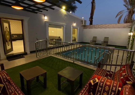 Al Aqiq Chalet De Esquí | شاليه وحديقة التوت بمسبح