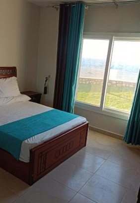 Marsa Matruh Chalet De Esquí | شاليه Do1 ثلاث غرف مكيف بالكامل 2حمام للايجار بمطروح قرية لونج ايلند كورنيش روميل "family"