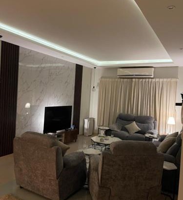 Al Hamra Apartamento | شقة مودرن مرتبة الرياض الحمراء