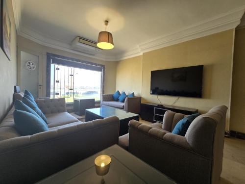 Giza Apartamento | شقه فندقيه فاخره مطله على النيل - nile view hotel apartment