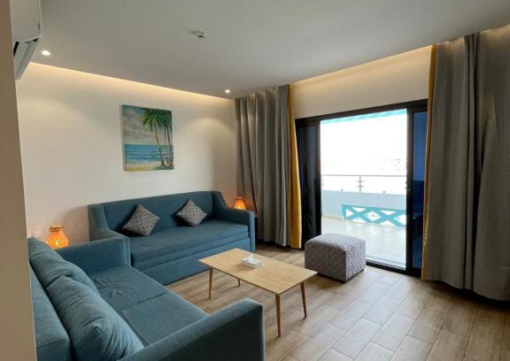Durrat Al-Arous Apartamento | غرفة صالة بلكونة على الشاطئ - عوائل