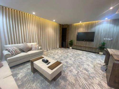 Al Kura Apartamento | غرفة وصالة سوبر فندقية فاخرة