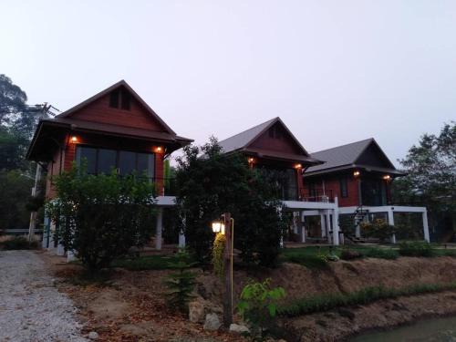 Sakae Krang Complejo | บ้านกลางเกาะ รีสอร์ท