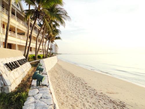 Cha-am Complejo | บ้านมนชเลชะอำ ติดชายหาด Baan Monchale