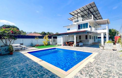 Phla Casa | บ้านย่าพลูวิลล่าพลาบ้านฉางระยอง