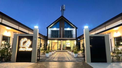 That Phanom Casa | บ้านโอบอ้อม
