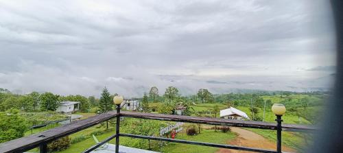 Nam Nao Complejo | บ้านไร่ระเบียงฟ้า น้ำหนาว แคมป์ปิ้ง