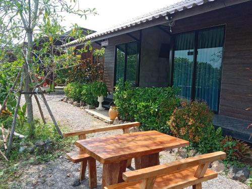 Cha-am Casa | สุขเสมอ โฮมสเตย์ (Suk-Samer homestay)