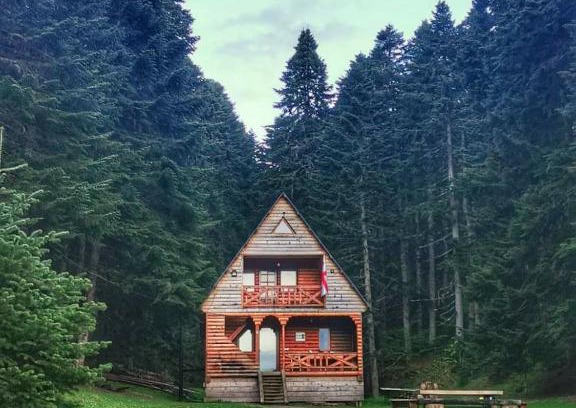 Ambrolauri Chalet De Esquí | ხის სახლი