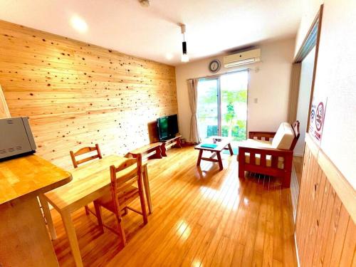 Okinawa Apartamento | お子様連れ&動物好き大歓迎！産みたての卵を収穫体験できる宿
