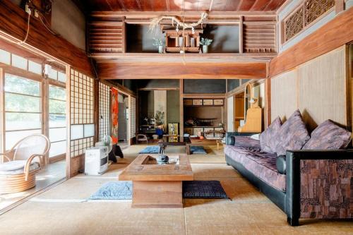 Izunokuni Casa | ゲストハウス+カフェわ １日１組限定！ 築１００年の農家の古民家で宿泊体験、薪でお風呂沸かせます。焚き火もできます。